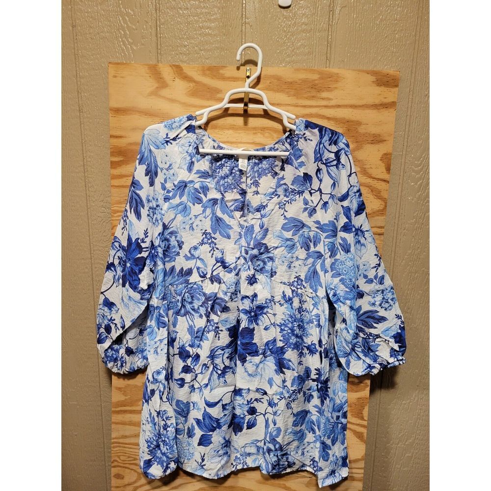 H&M Women's Tunic Top  Shirt Blouse Size XL. Leaves Blue 3/4 Sleeve